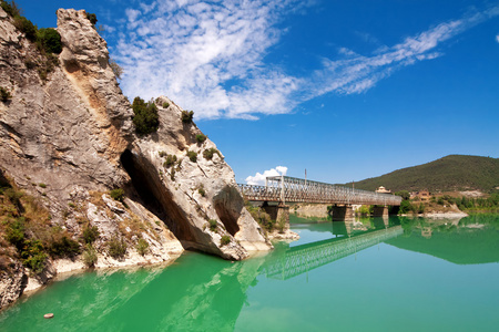 大桥河半空，省阿拉贡 spain.reservoir 田中丽奈