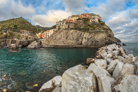 manarola，在意大利的五渔村渔村海岸上村
