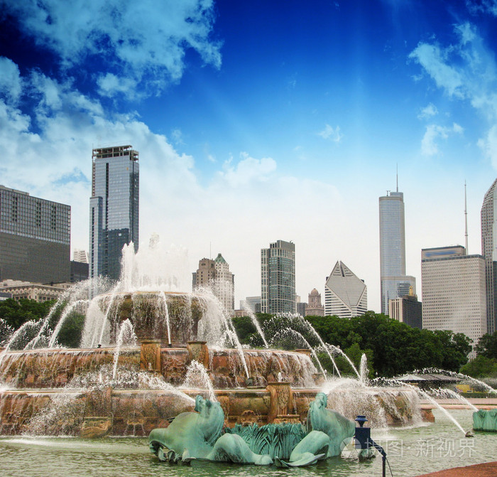 喷泉和摩天大楼的美国伊利诺伊芝加哥