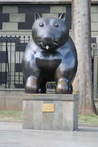 哥伦比亚麦德林船夫广场fernando botero statues