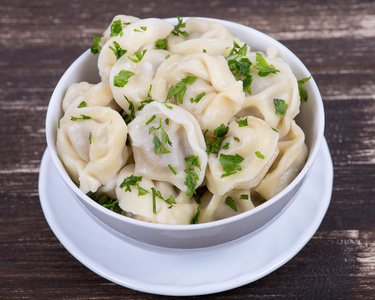 传统的俄罗斯菜pelmeni