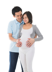 亚洲孕妇与丈夫白隔离