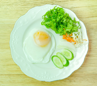 与蔬菜烤的鸡蛋图片