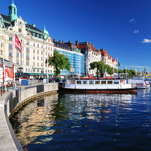 斯德哥尔摩市的港口部分的广泛看法。瑞典