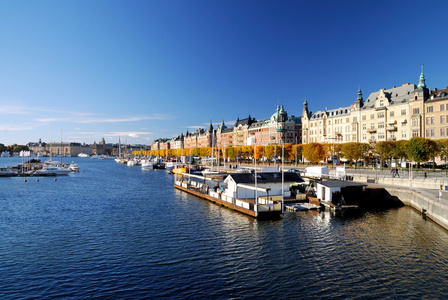 斯德哥尔摩市的港口部分的广泛看法。瑞典