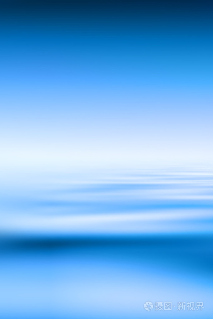 蓝色的水和天空背景
