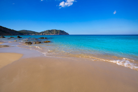 伊维萨岛艾格 blanques aguas blancas 海滩在 santa eulalia