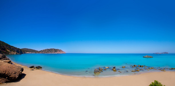 伊维萨岛艾格 blanques aguas blancas 海滩在 santa eulalia