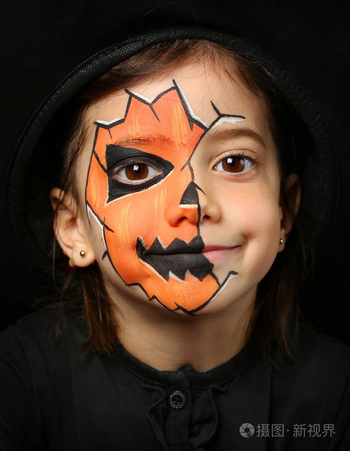 有一个南瓜脸画的漂亮女孩