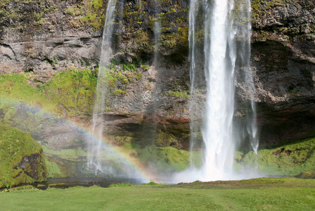 在冰岛 seljalandsfoss 瀑布