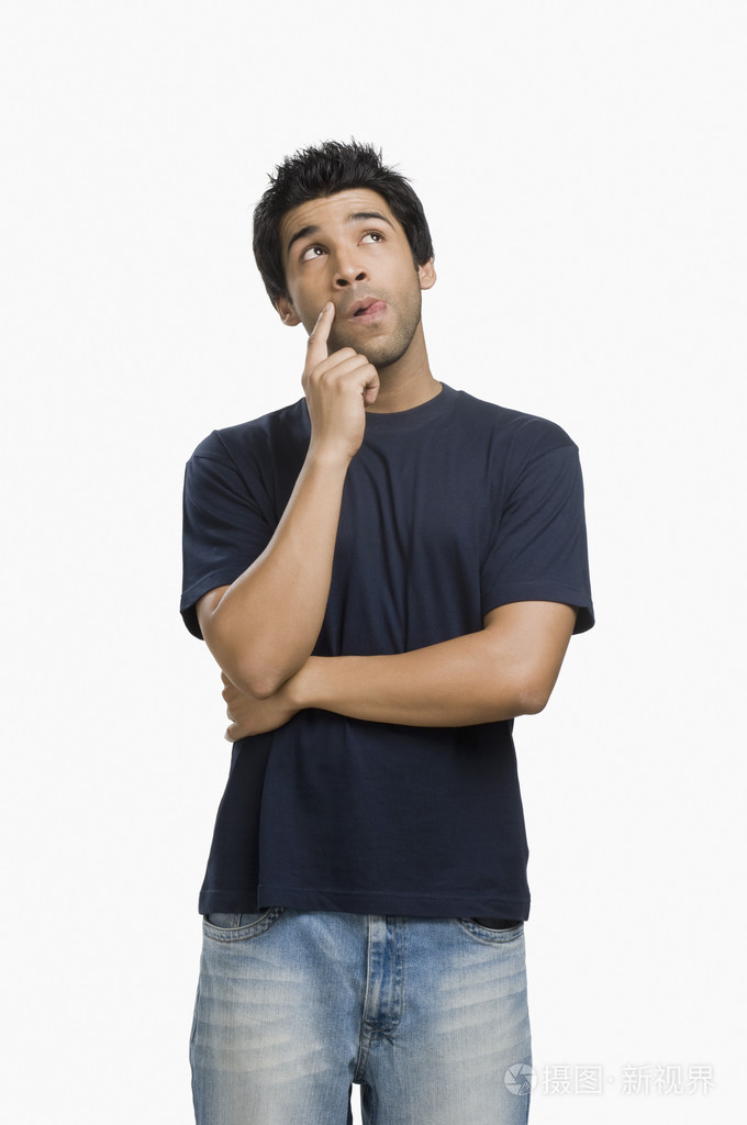 男人伸出他的舌头