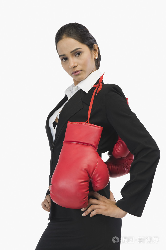 女商人在拳击手套