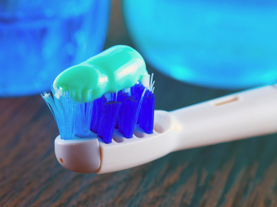 牙刷 牙膏和漱口水