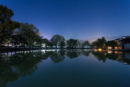 夜的宁静湖沿途的风景