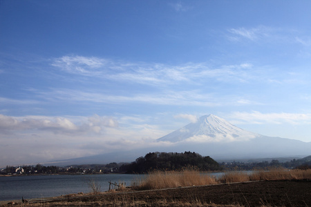 从 3 月河口湖富士山的视图