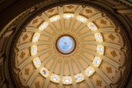 加利福尼亚州国会大厦内部的圆形建筑