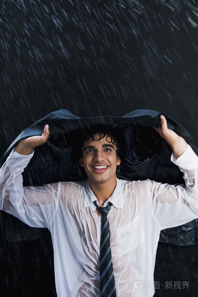 *5126px发票合同问题/查看作者其他作品查看更多>运行的男人在雨中享