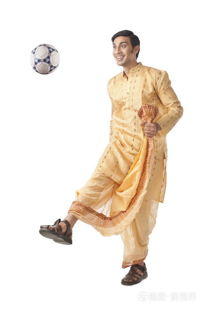 孟加拉人玩足球球
