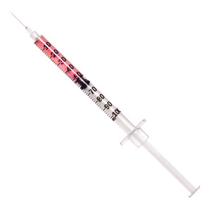 注射器与孤立在白色背景上的疫苗。注射