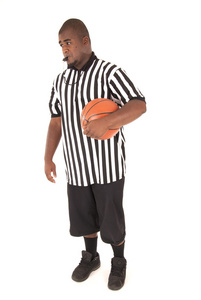 黑男模特穿篮球裁判制服图片