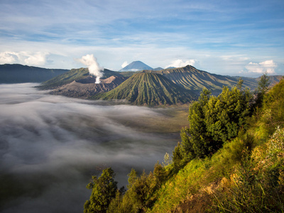 从装载 penanjakan 看古龙溴 山巴督和古龙 semeru