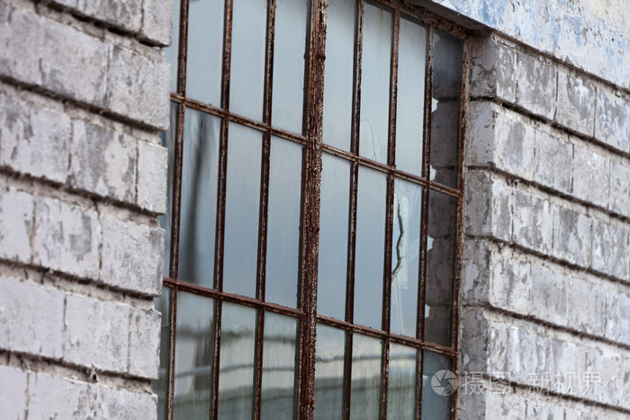 生锈的金属窗
