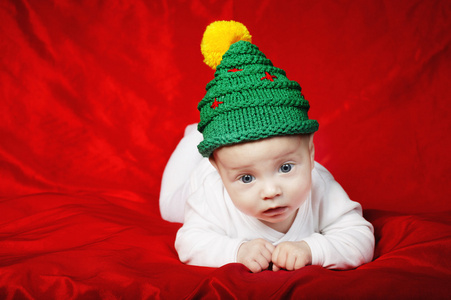小可爱宝宝与圣诞树帽子
