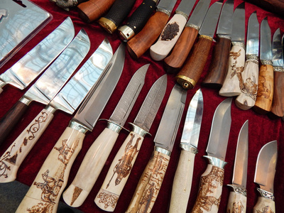 猎刀骨柄与装饰元素。莫斯科国际展览会武器和狩猎。2013 年 10 月，
