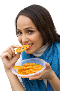 女人吃 jalebi