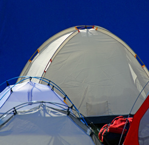 在世界各地冒险远征的帐篷雪屋