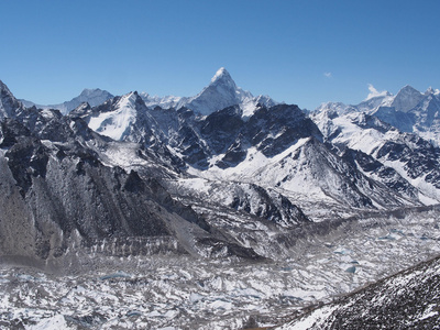 从尼泊尔 kala patthar 看到 ama dablam