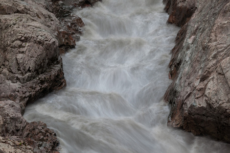 白水河花岗岩峡谷，共和国的 adygea，污染