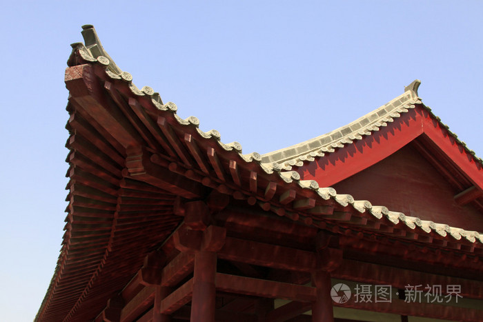 在公园里的古建筑屋檐