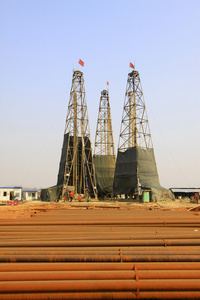 钻井井架在铁矿中国