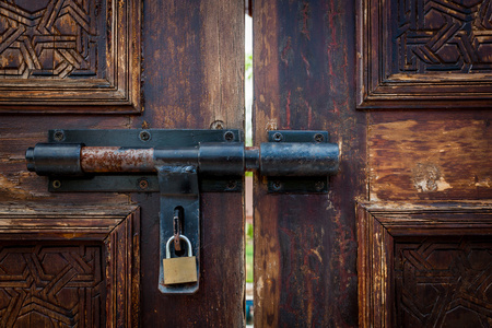 旧门锁与钥匙