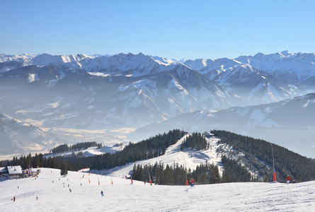 卡普伦，kitzsteinhorn 冰川的滑雪胜地。奥地利