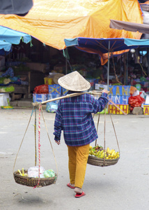 典型的街头小贩，在海中