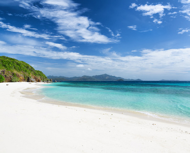 白色的沙滩。malcapuya 岛菲律宾