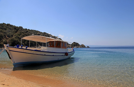在一片沙滩，希腊小传统的船舶