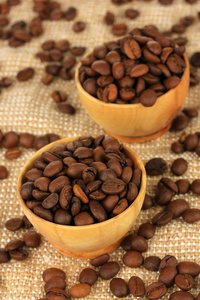 咖啡豆的碗上表特写