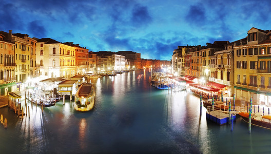 威尼斯大运河从意大利里亚托桥
