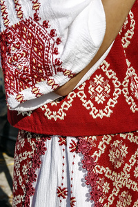 传统的罗马尼亚港口的女性衣服 2