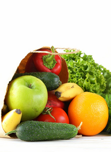 组的不同方便食品 蔬菜水果 在一个纸袋