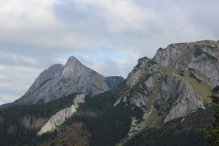 giewont著名山在波兰与顶上的十字架上塔特拉山