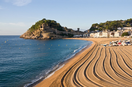 布拉瓦海岸 海滩和中世纪城堡在海岸 de mar，卡塔洛尼