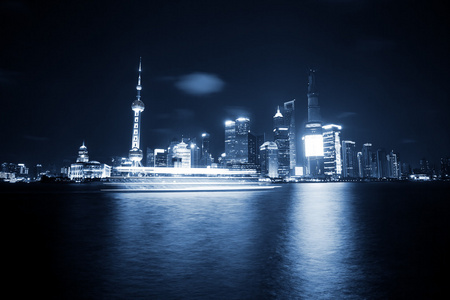 上海夜晚的城市天际线