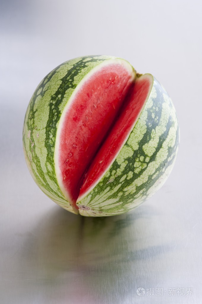 切一块西瓜照片-正版商用图片1dlsj6-摄图新视界