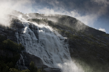 挪威瀑布 Langfoss 奥克拉峡湾