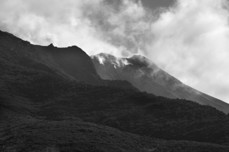 斯特龙博利火山岛屿，从海上火山的看法