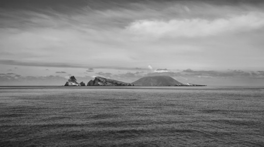 斯特龙博利火山岛屿从海的视图